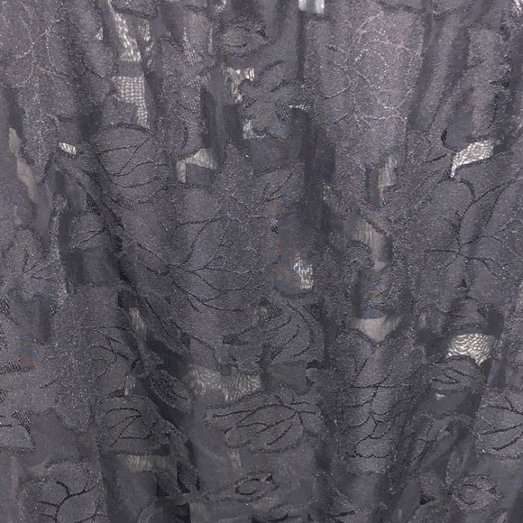 Beautiful top - Picture 6 of 7